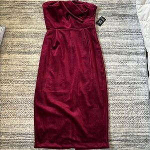 Elegant Burgundy Strapless Dress